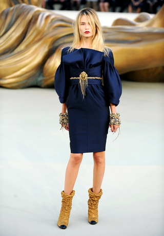 Illustration for article titled Chanel Couture Serves Up A Bad Nineties Flashback